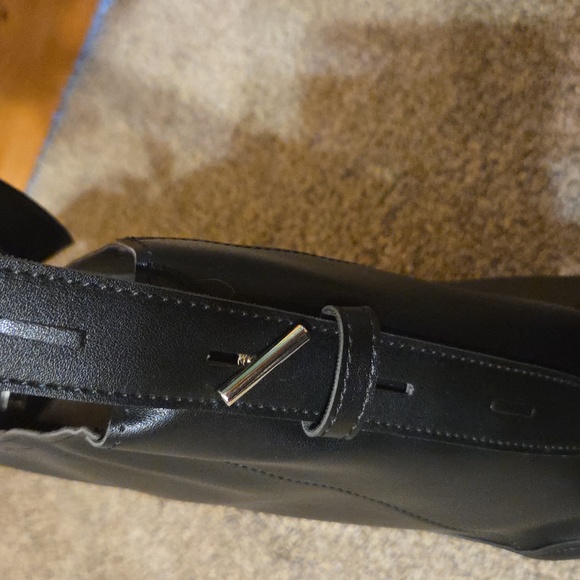 Vegan Leather Shoulder Crossbody Large Bucket Handbag - Picture 4 of 8